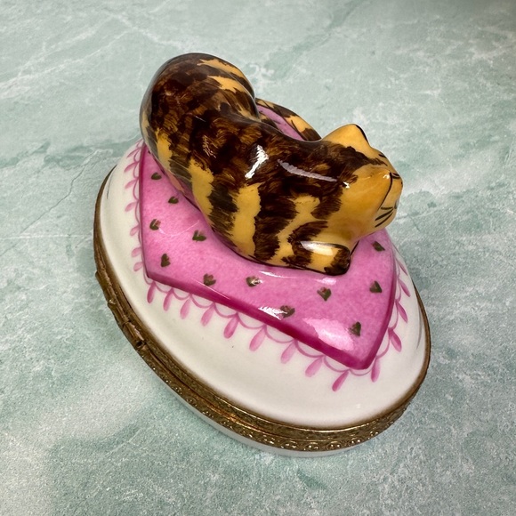 Limoges Tiffany and Co hand painted cat trinket box pink blanket orange cat - Picture 4 of 7